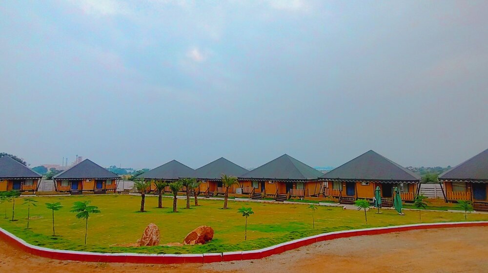 Resorts Vs Hotels image
